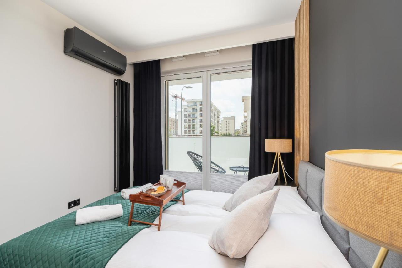 Solaris Park Apartment Tauron Arena By Renters Prestige Krakow Luaran gambar